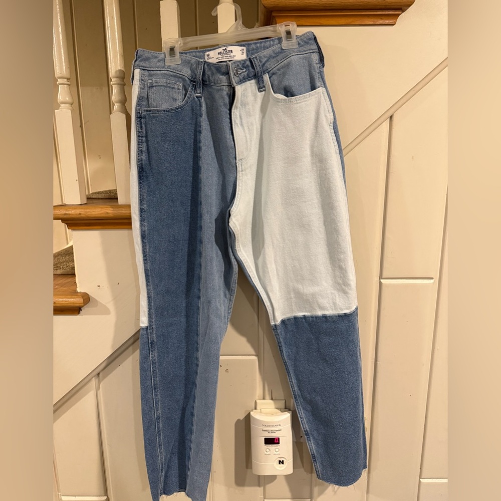 Hollister Curvy High-Rise Mom Jean